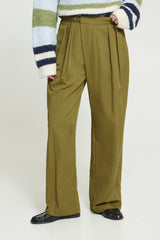 Hose Leslie in Mayfly