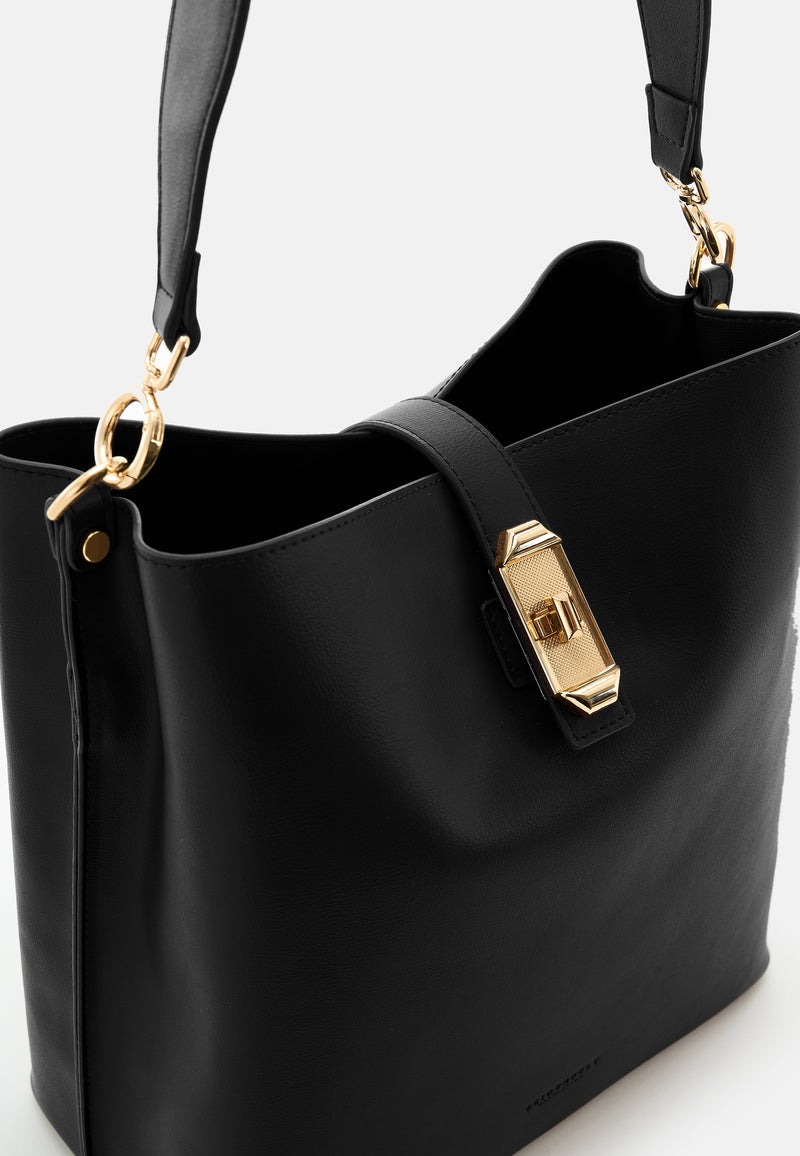 Eiby Hobo in Schwarz