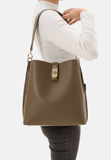 Eiby Hobo in Schwarz