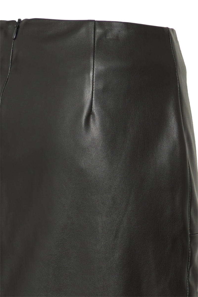 Rock Comano in Black