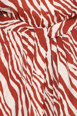 Kurzarm-Jumpsuit mit Zebra-Print – Modell Yardeen aus LENZING™ ECOVERO™