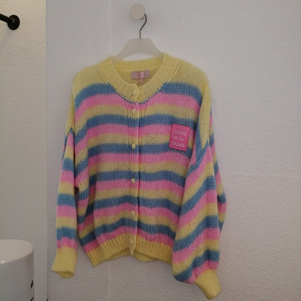 Strickjacke Selma in bunt gestreift