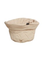Bucket Hat Sasja in Trench Coat