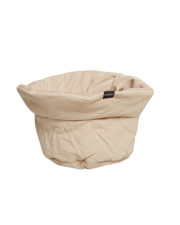 Bucket Hat Sasja in Trench Coat