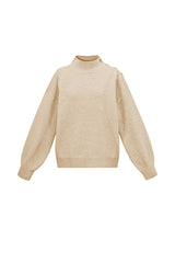 Strickpullover mit goldenen Knöpfen