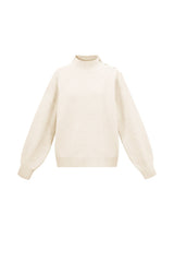 Strickpullover mit goldenen Knöpfen in weiß