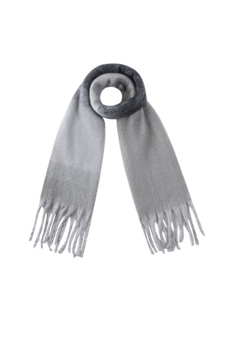 Kuscheliger Schal in Grau