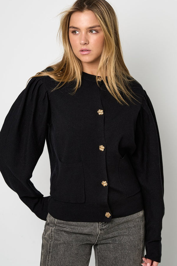 Strickjacke mit floralen Knöpfen