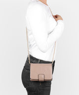 Tasche Sokna in Schwarz/Gold