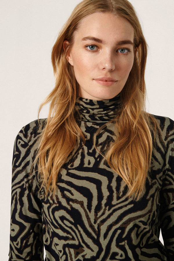 Pullover Hanadi von in Green Animal Print