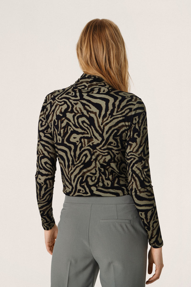 Pullover Hanadi von in Green Animal Print