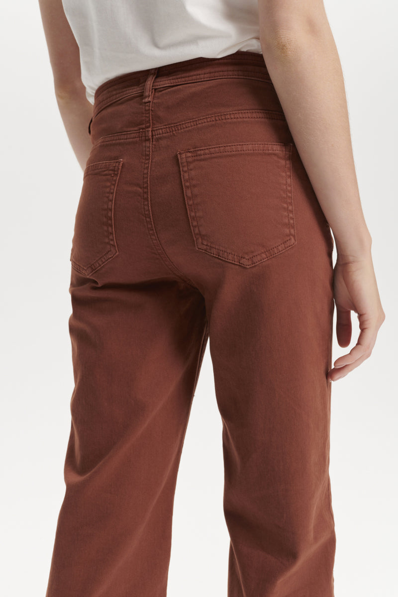 Jeanshose Samina in Cherry Mahogany