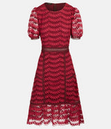 Spitzenkleid in Bordeaux