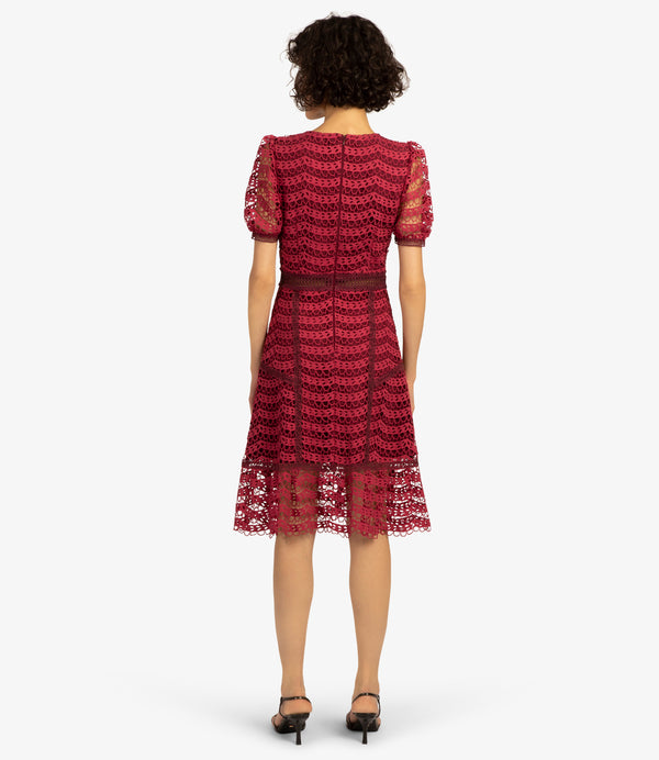 Spitzenkleid in Bordeaux