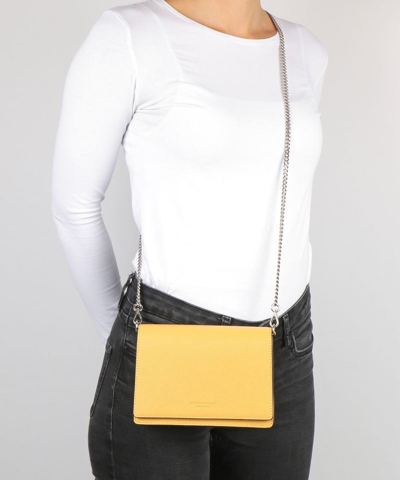 Tasche Lian Crossbody in Fuchsia